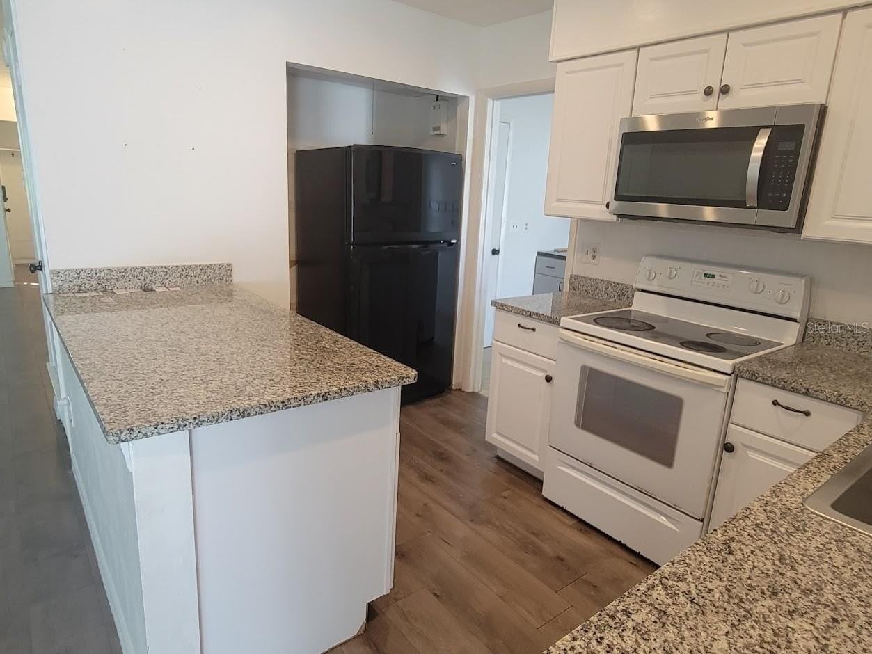 6290 Coniston Terrace - Photo 3 of 40