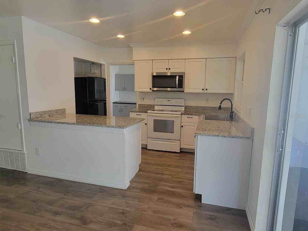 6290 Coniston Terrace - Photo 4 of 40