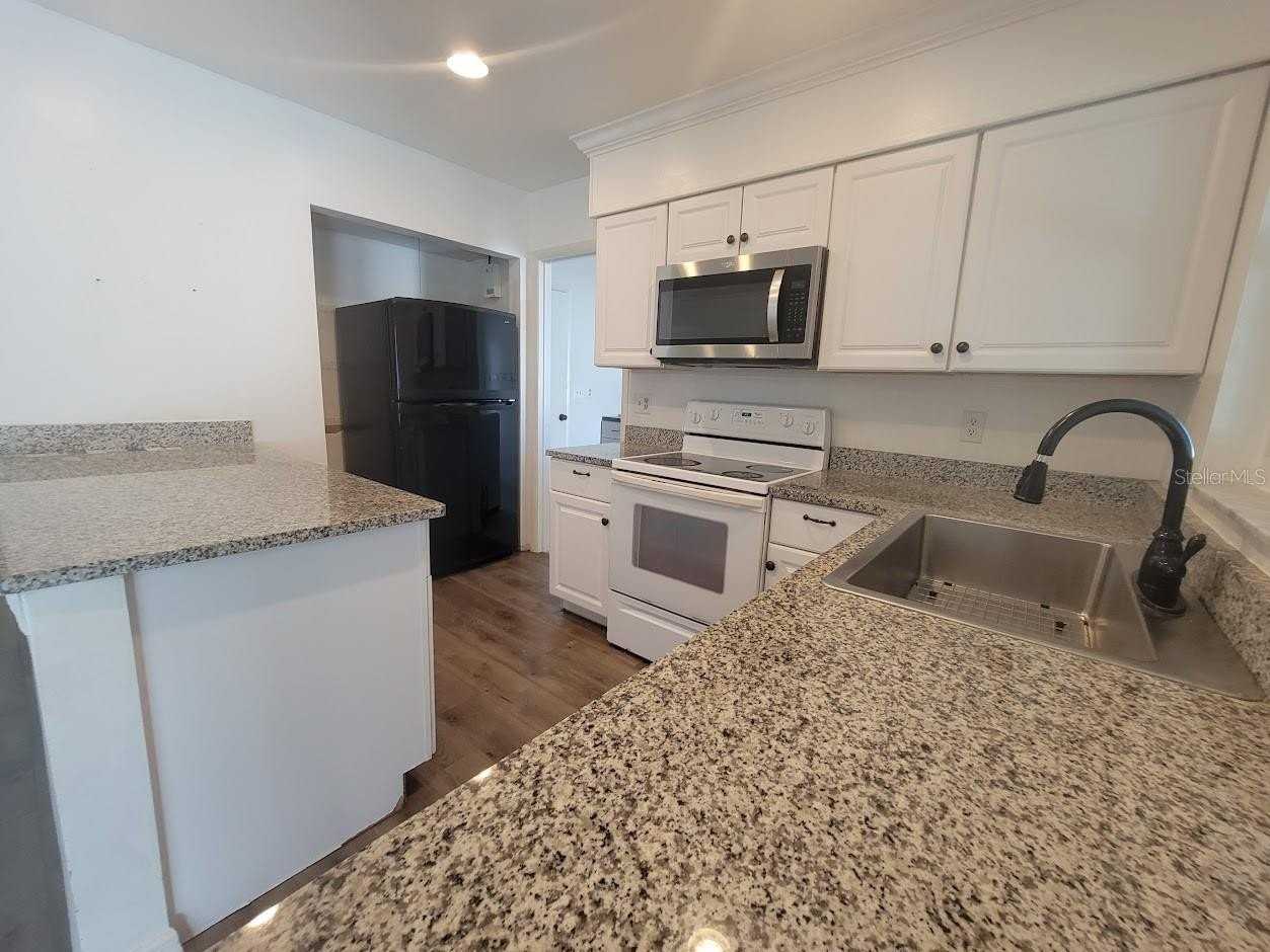 6290 Coniston Terrace - Photo 7 of 40