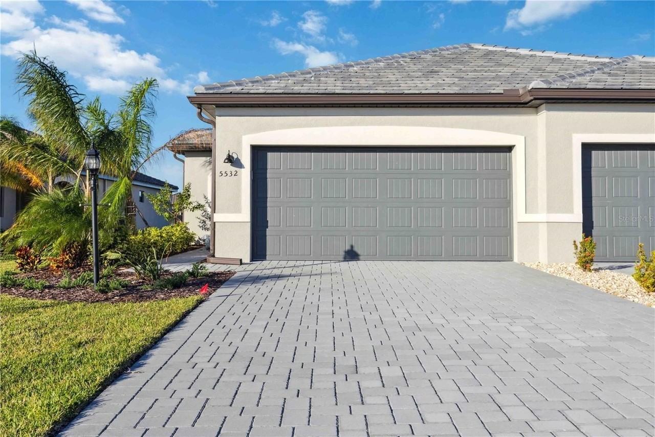 5532 Sapphire Stone Cv - Photo 3 of 44