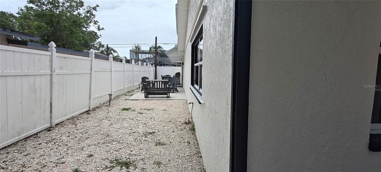 1016 Rhodes Avenue - Photo 6 of 33