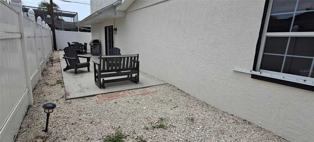 1016 Rhodes Avenue - Photo 7 of 33