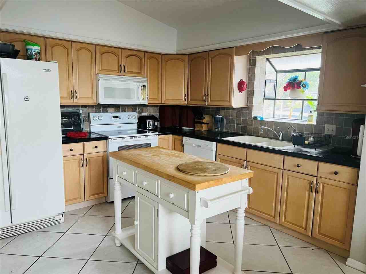 832 Palm Harbor Court - Photo 7 of 9