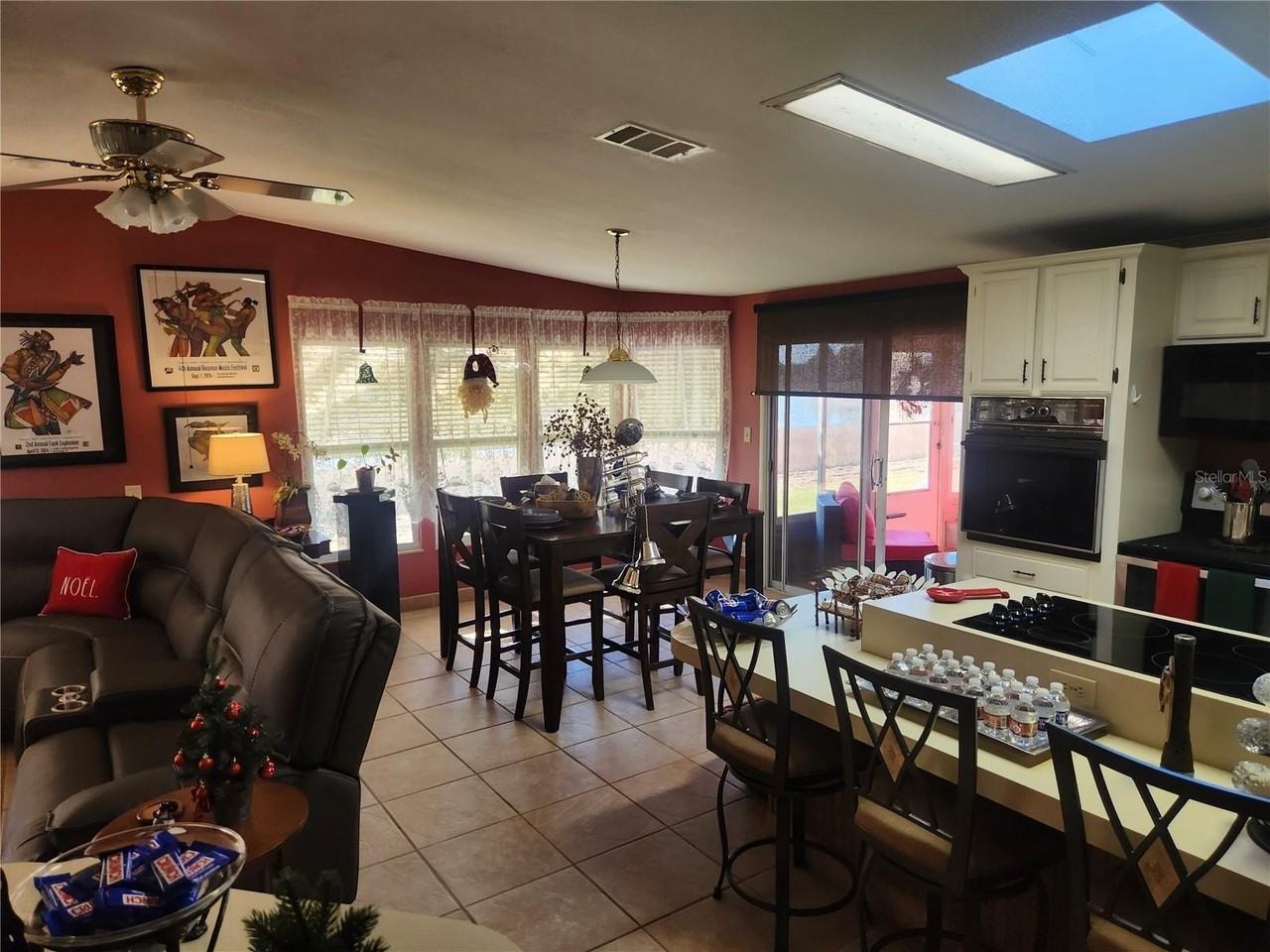 24921 Pine Hill - Photo 4 of 50