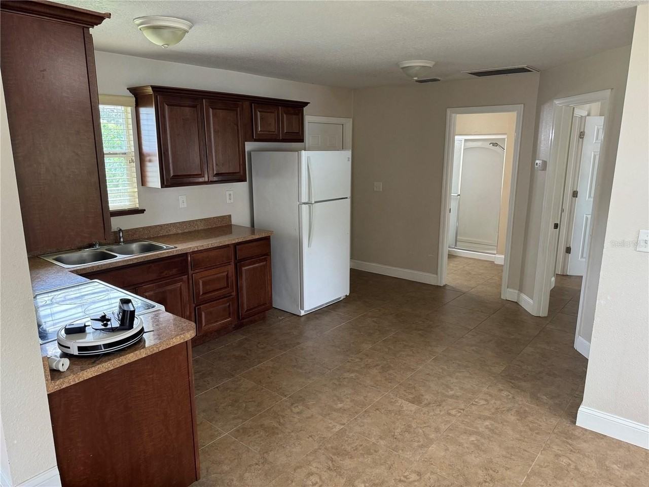 2824 Avenue G Nw - Photo 6 of 10