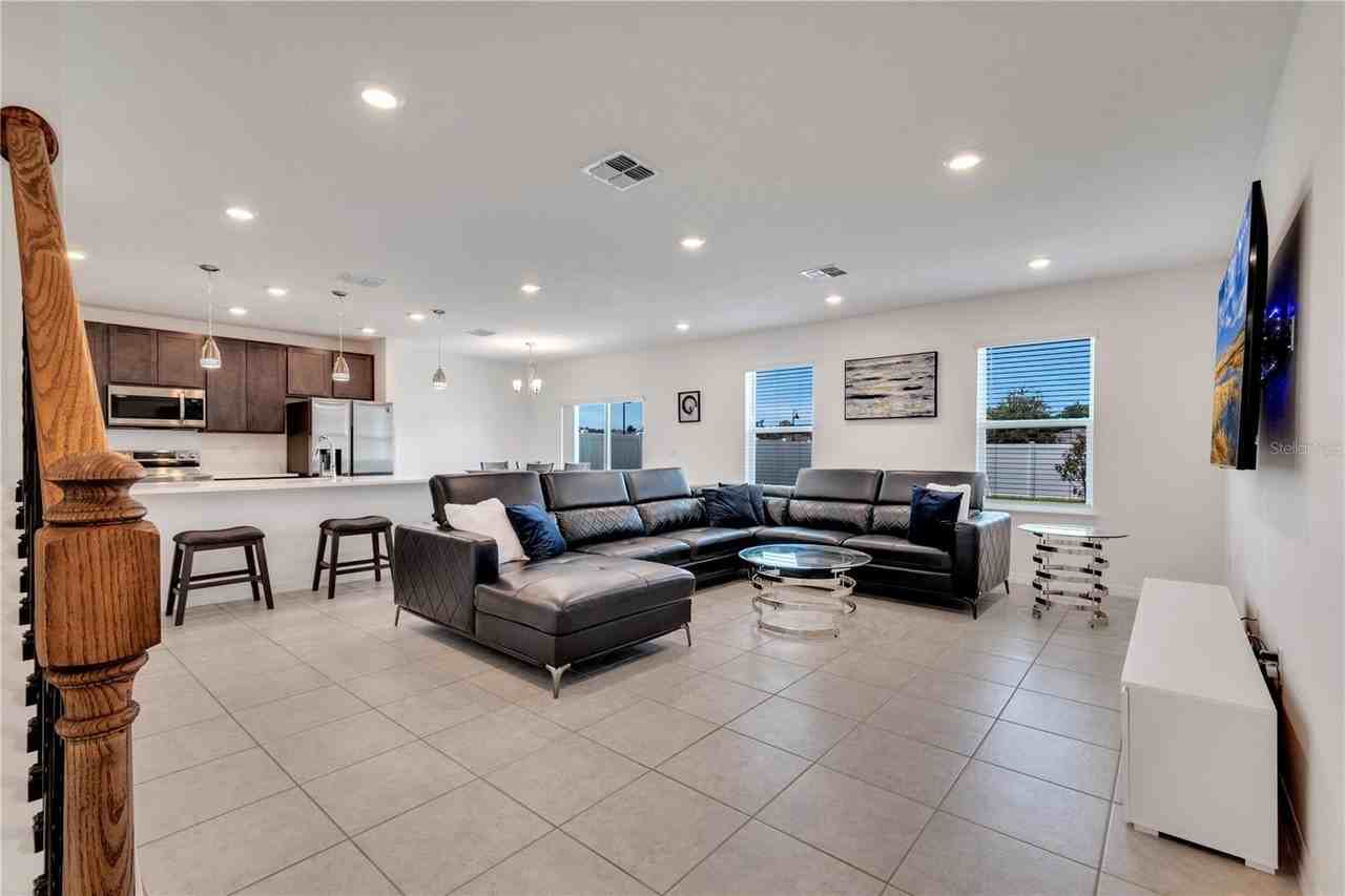 900 Bocavista Court - Photo 2 of 33