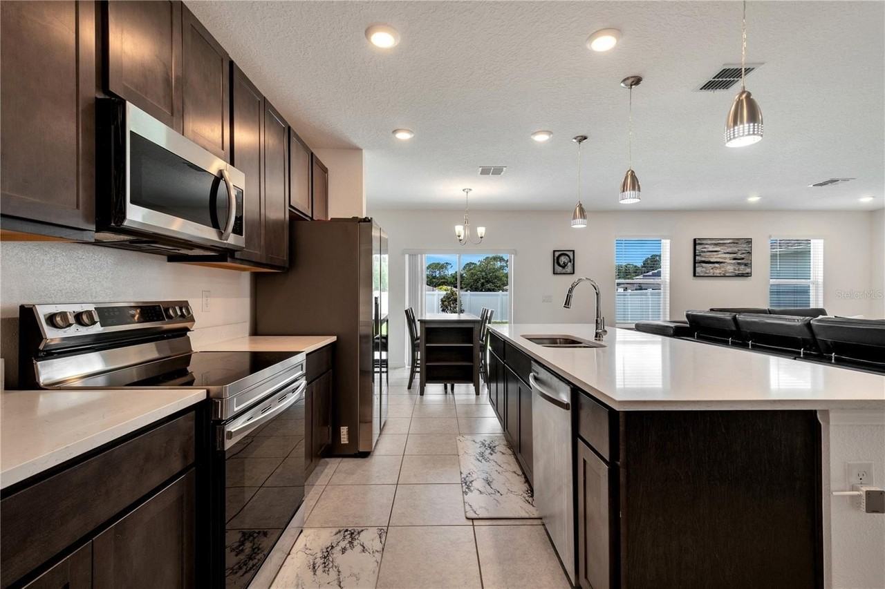 900 Bocavista Court - Photo 3 of 33