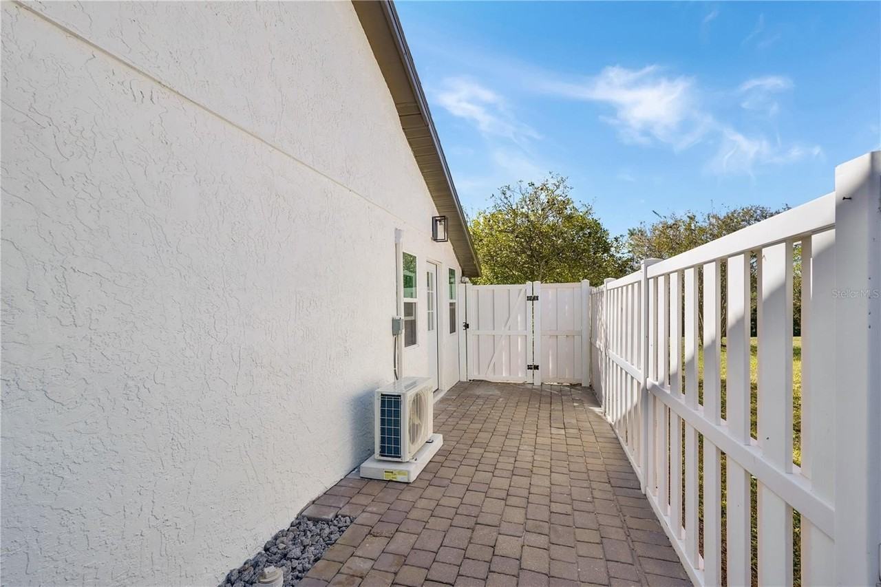 12826 Illinois Woods Lane - Photo 2 of 8