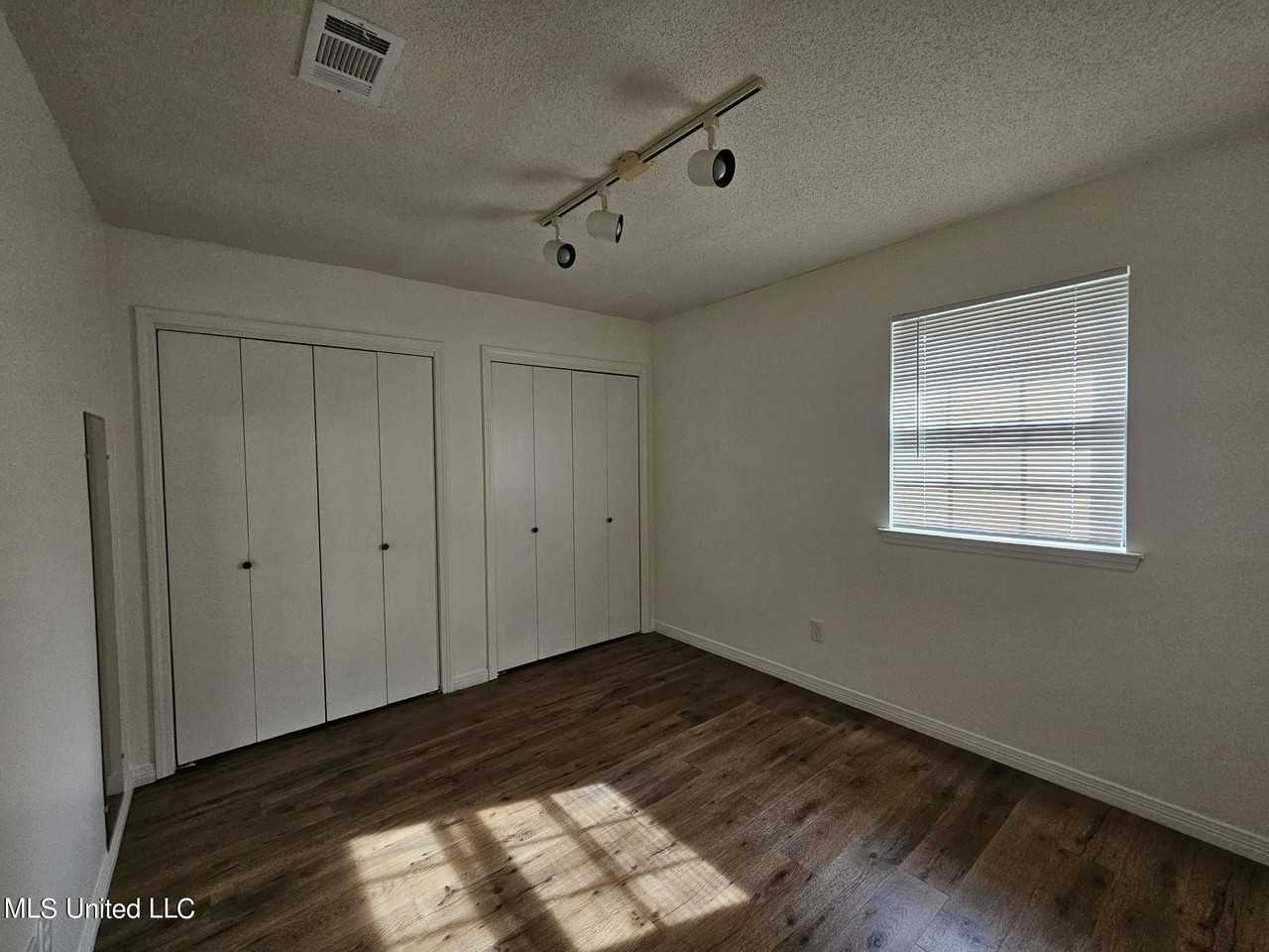 2190 Baywood Dr - Photo 7 of 14