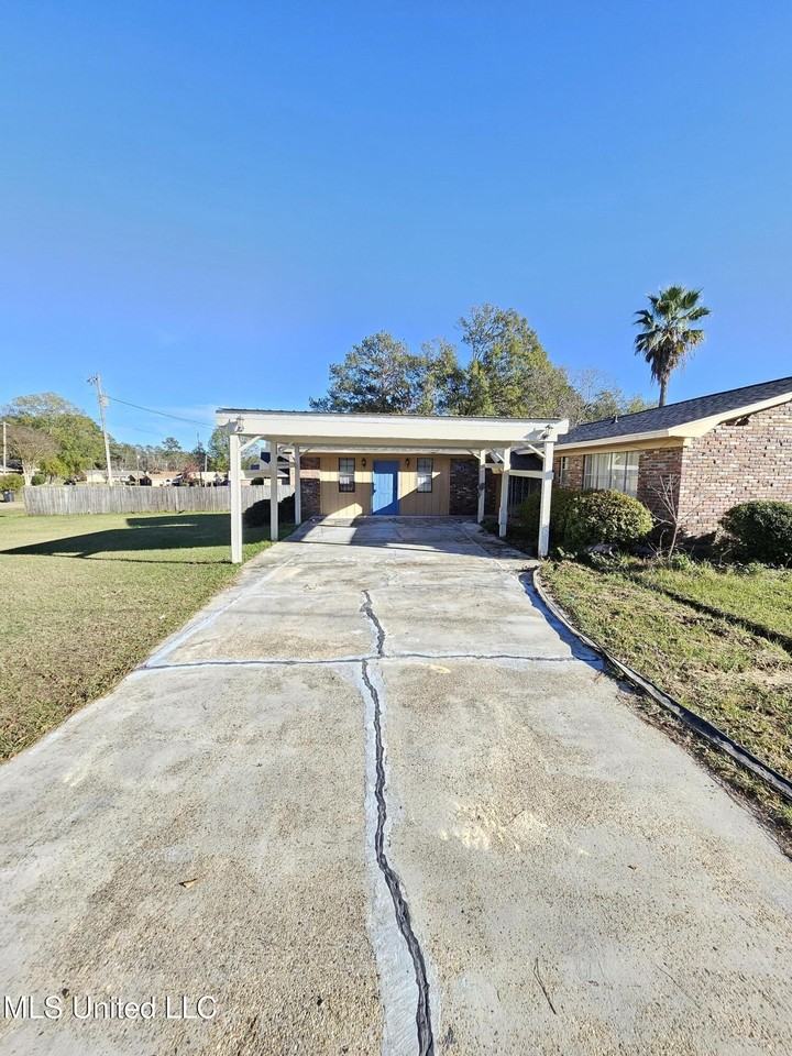 302 Weathersby Road - Photo 2 of 22