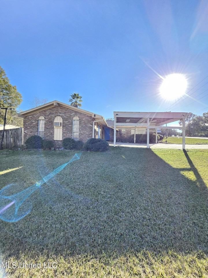 302 Weathersby Road - Photo 3 of 22