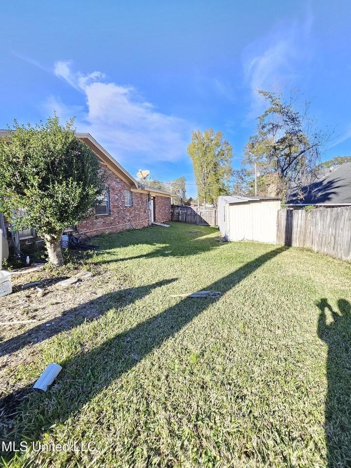 302 Weathersby Road - Photo 4 of 22