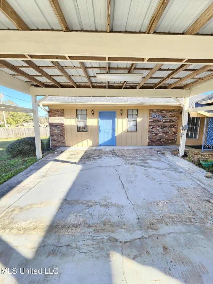 302 Weathersby Road - Photo 5 of 22