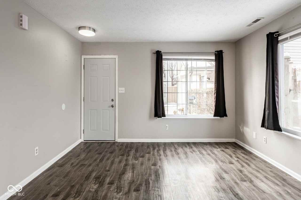 700 Mountain Pine Drive - Photo 4 of 27