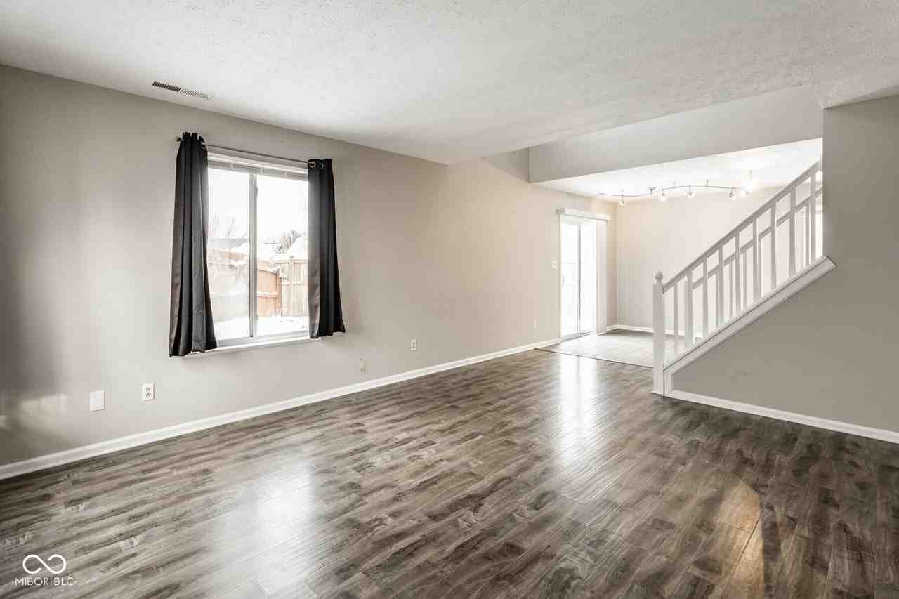 700 Mountain Pine Drive - Photo 5 of 27