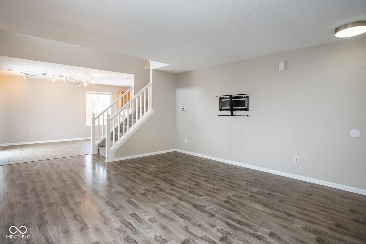 700 Mountain Pine Drive - Photo 6 of 27