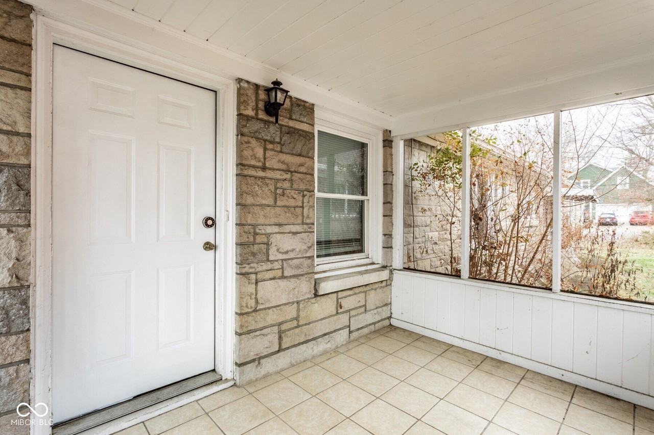 6147 Broadway Street - Photo 2 of 21