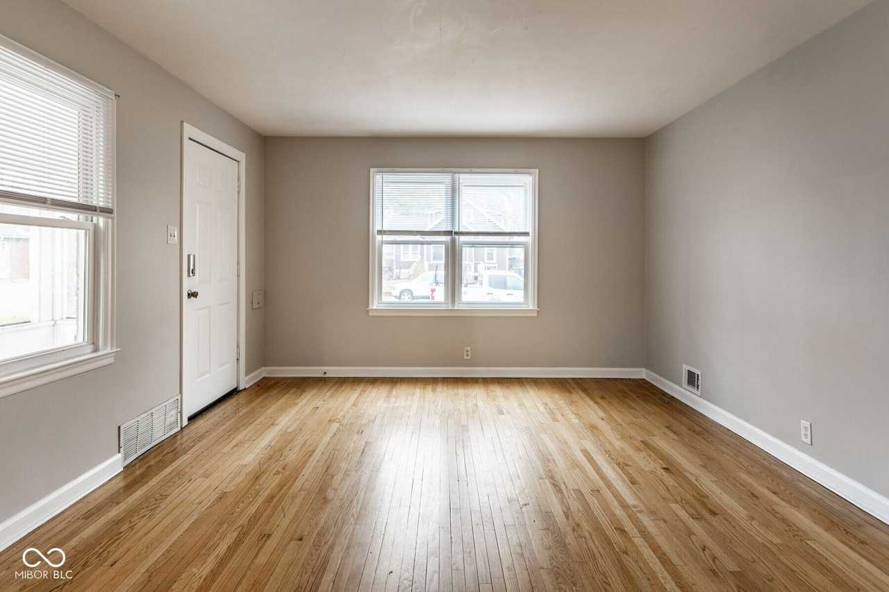 6147 Broadway Street - Photo 3 of 21