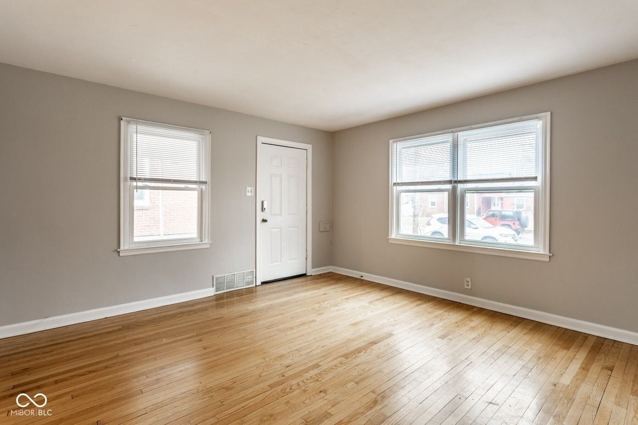 6147 Broadway Street - Photo 4 of 21