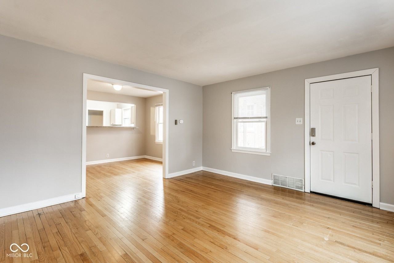 6147 Broadway Street - Photo 5 of 21