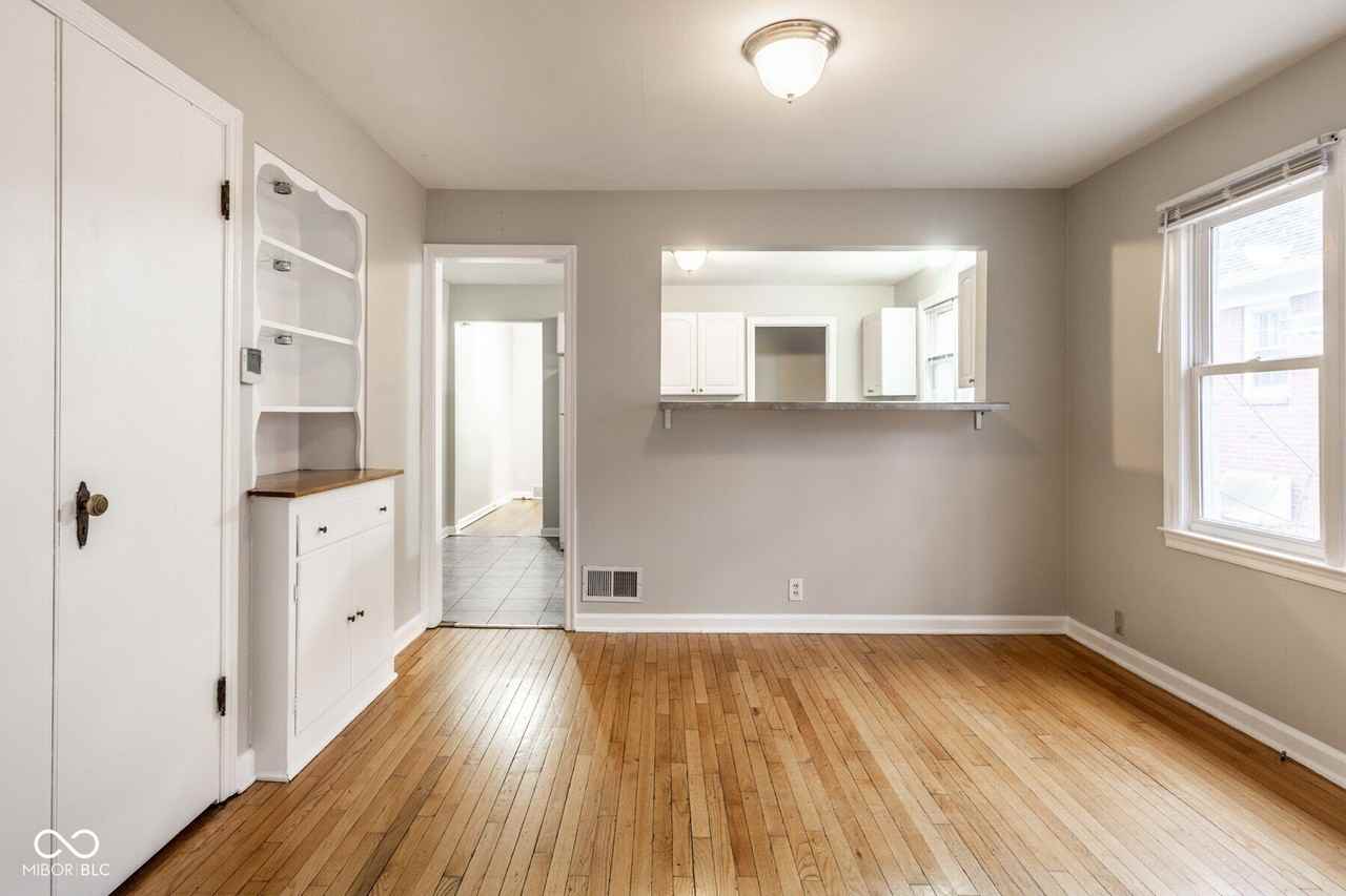 6147 Broadway Street - Photo 6 of 21