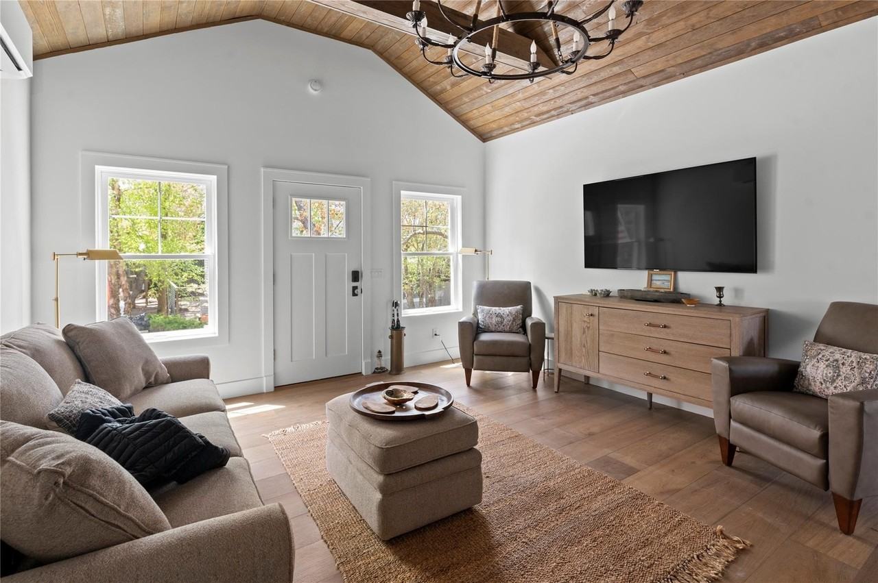 274 Cottage Walk - Photo 3 of 26