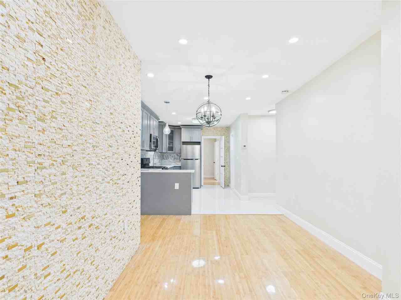 2516 Curtis St - Photo 4 of 13