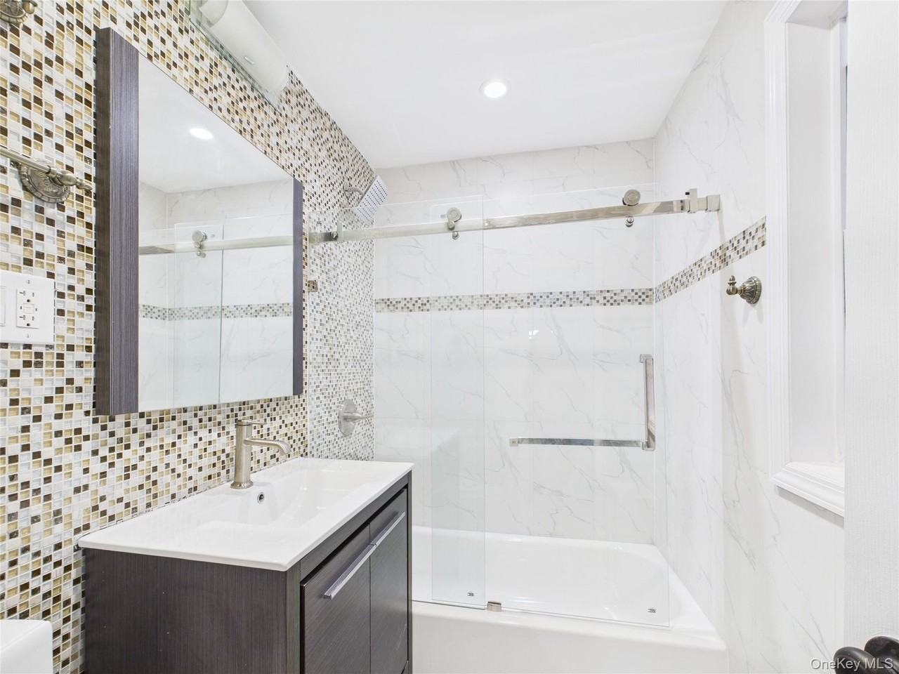 2516 Curtis St 2nd Fl #2ndFL - Photo 2 of 9