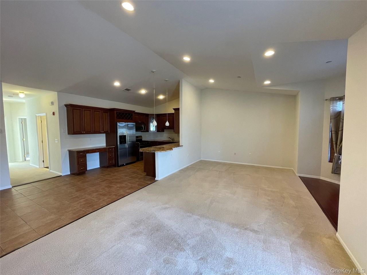 75 Jacqueline Way - Photo 3 of 21