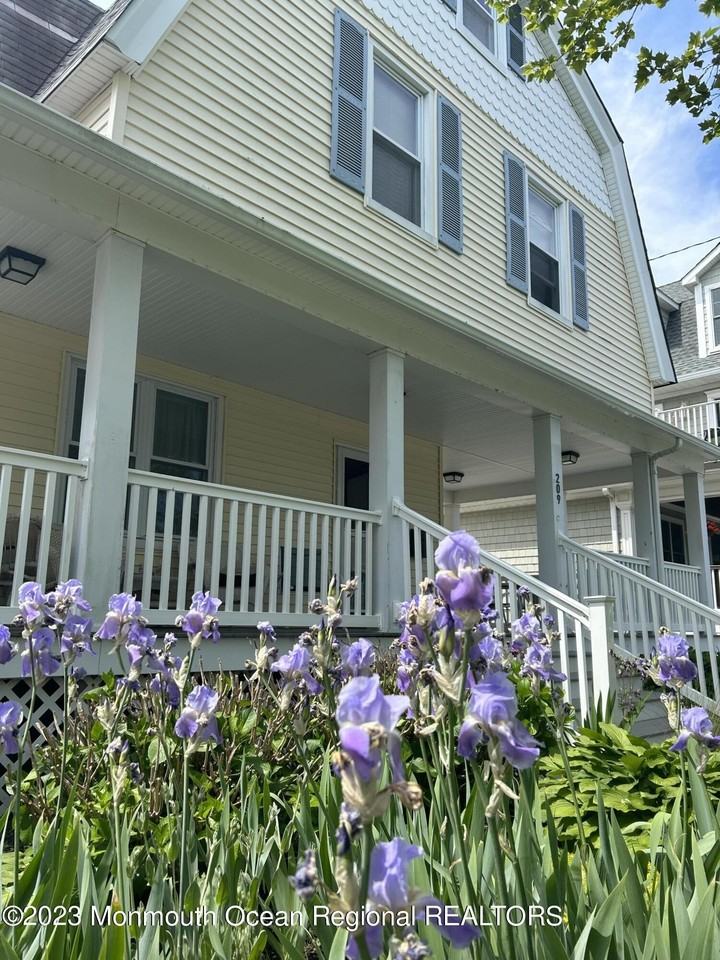 209 4th Avenue - Photo 3 of 33