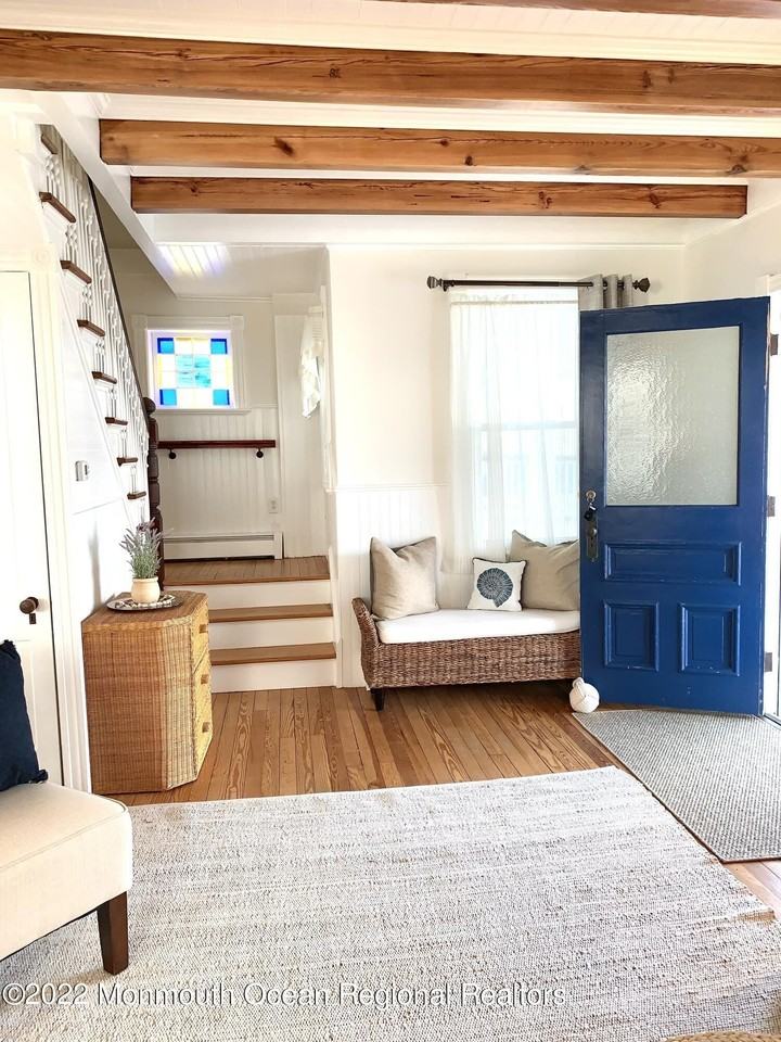 209 4th Avenue - Photo 4 of 33