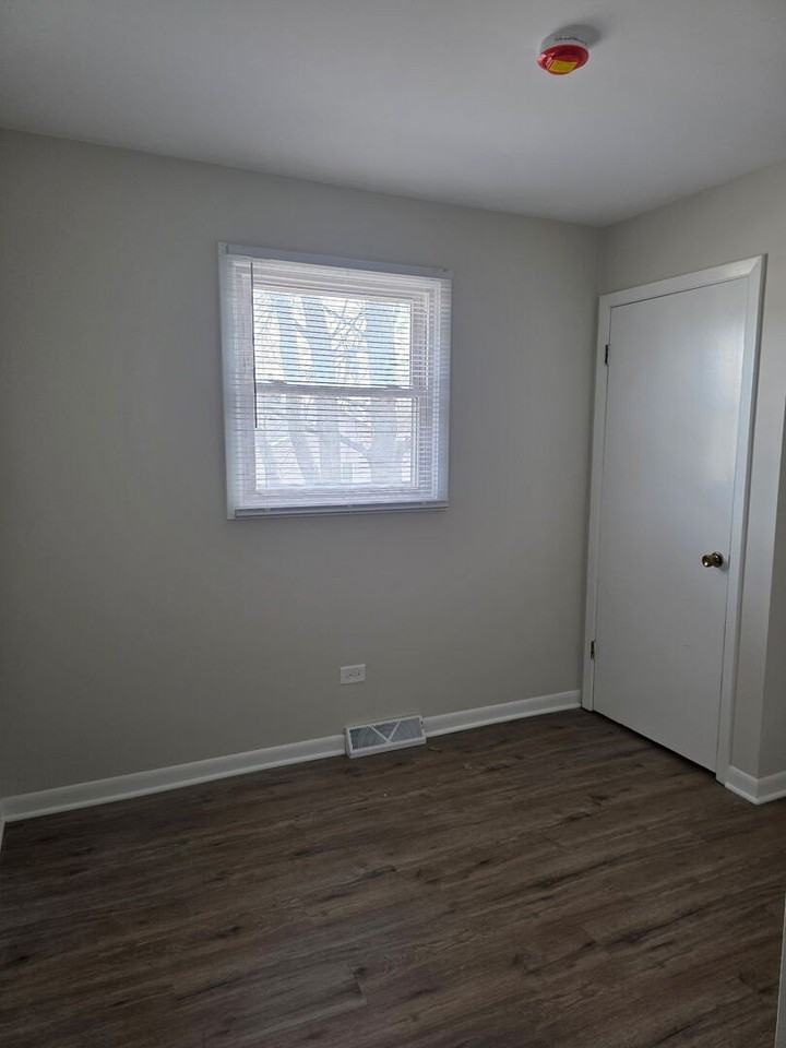 668 Anita Avenue - Photo 6 of 11