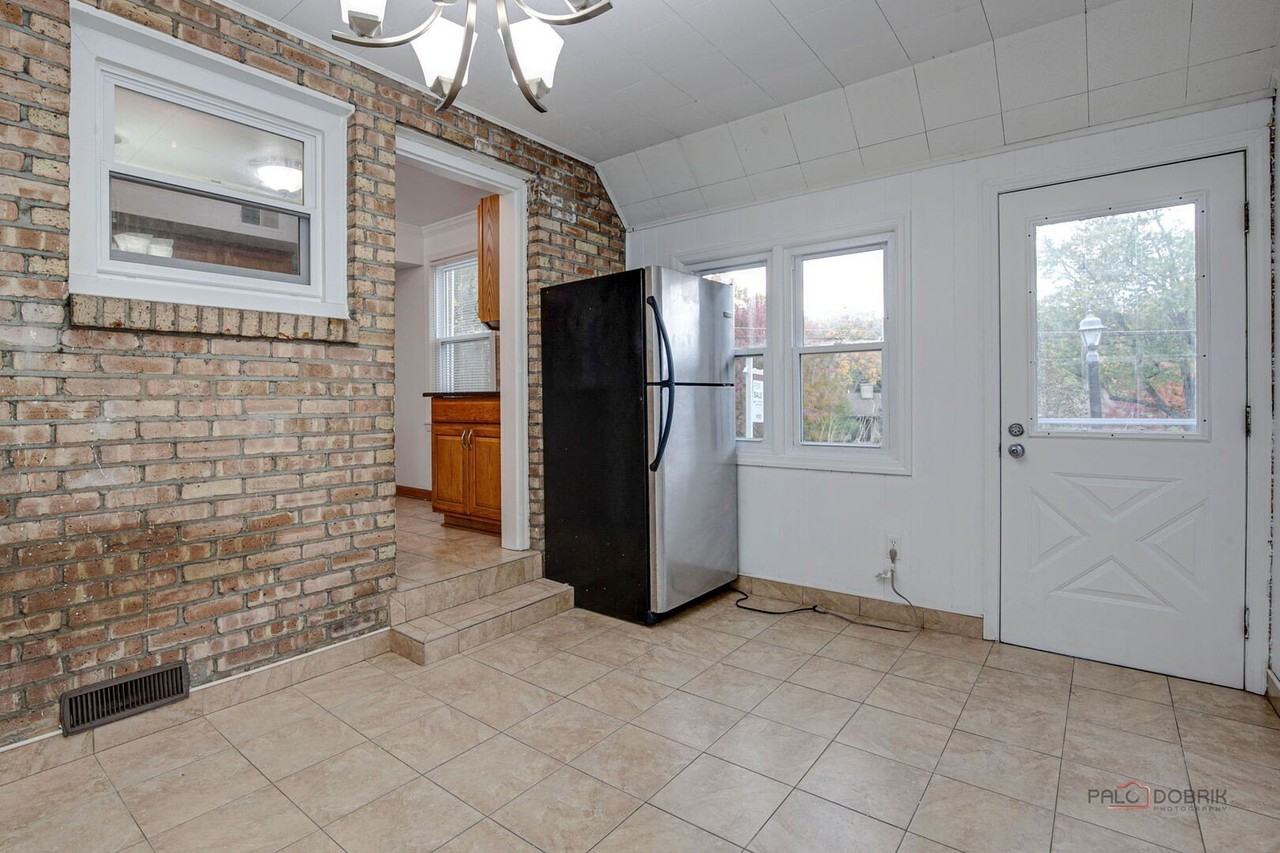 2135 Miraflores Avenue - Photo 4 of 28