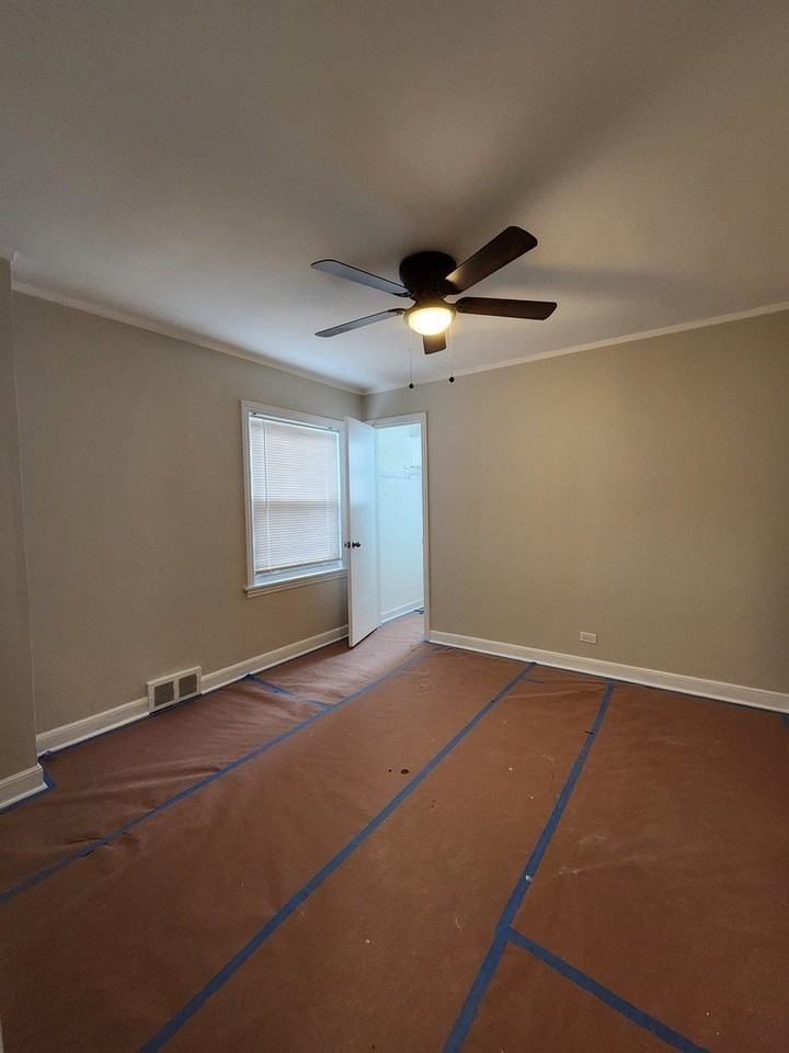 10104 South Prairie Avenue - Photo 3 of 7