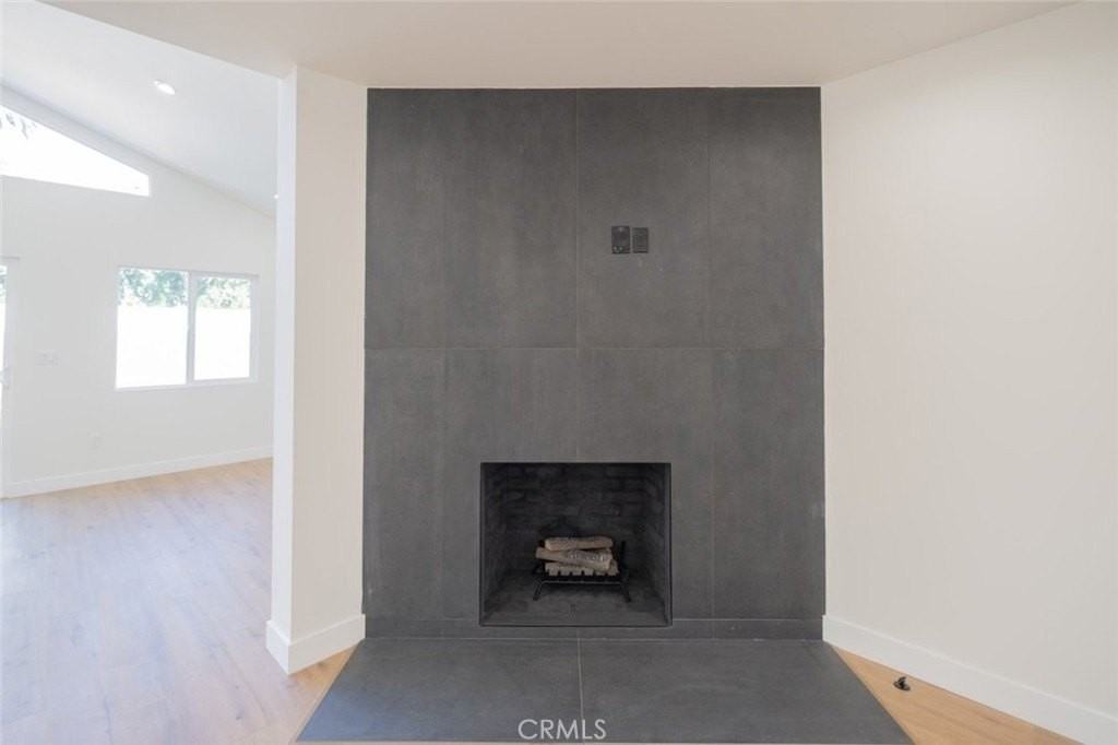 14727 Leadwell Street - Photo 4 of 12