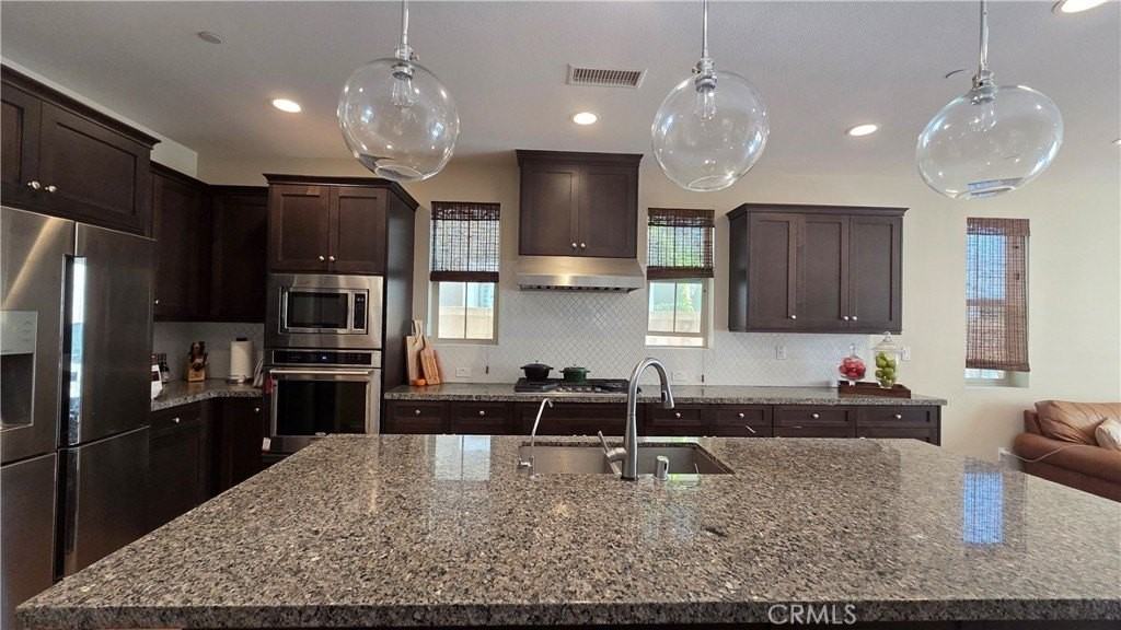 136 Brambles - Photo 3 of 10