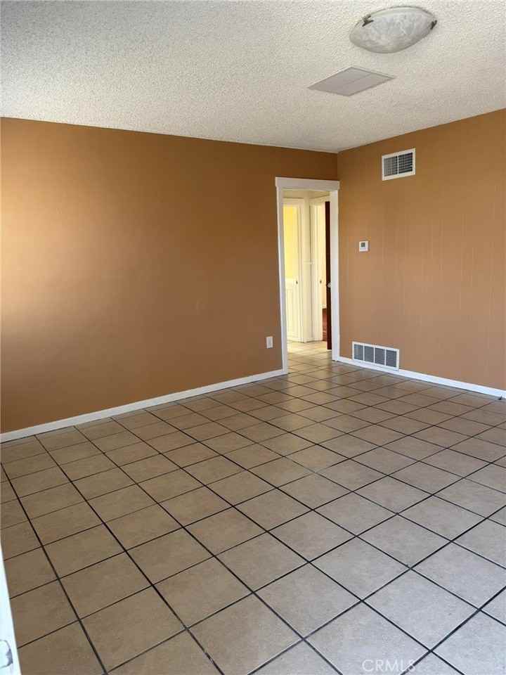 44527 Date Avenue - Photo 5 of 22