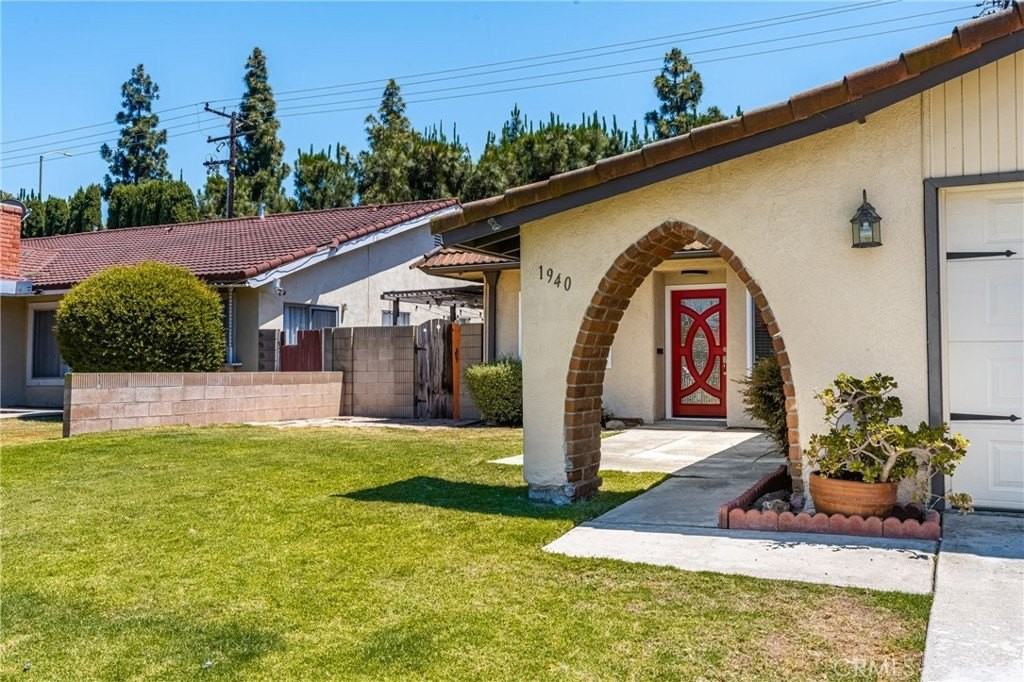 1940 East Stearns Avenue - Photo 3 of 23