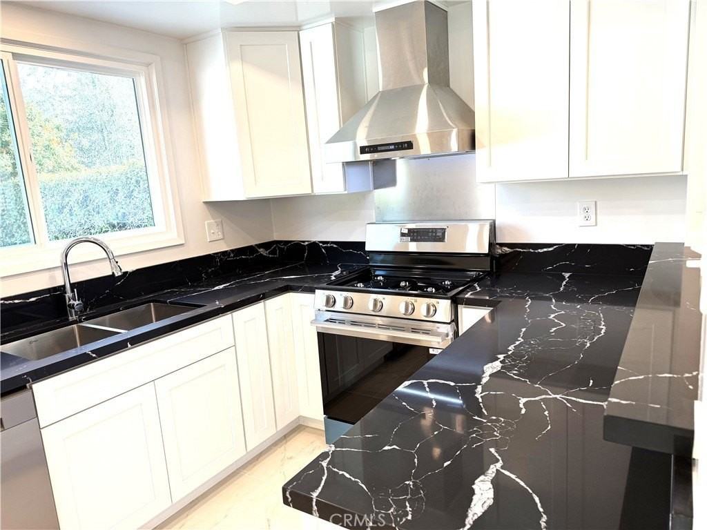 3650 Hackett Avenue - Photo 3 of 21