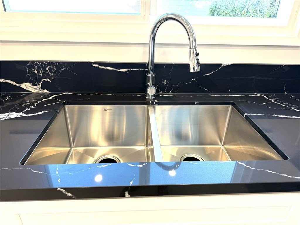 3650 Hackett Avenue - Photo 5 of 21