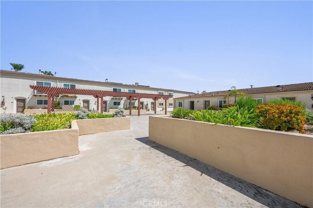 120 South Francisca Avenue #18 - Photo 7 of 36