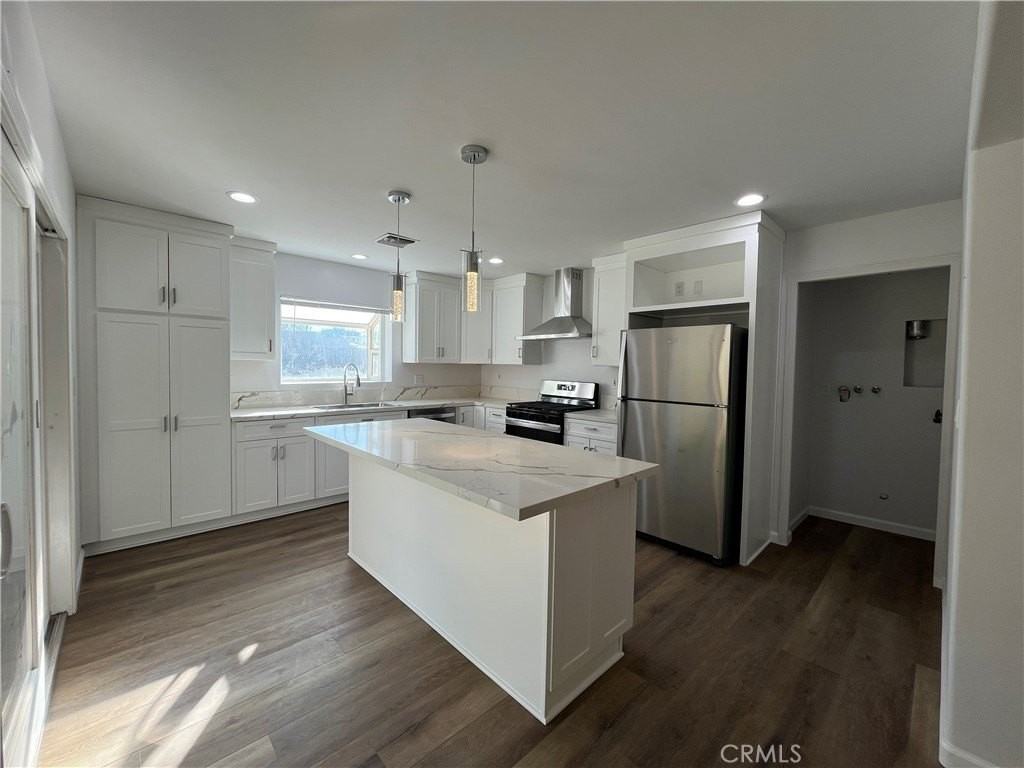 18708 Keswick St - Photo 5 of 17