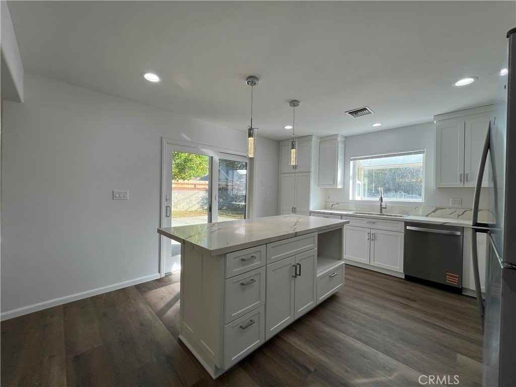 18708 Keswick St - Photo 6 of 17