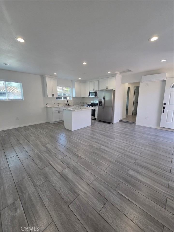 16328 Parthenia St - Photo 4 of 18