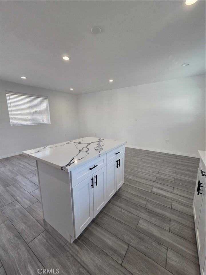 16328 Parthenia St - Photo 5 of 18