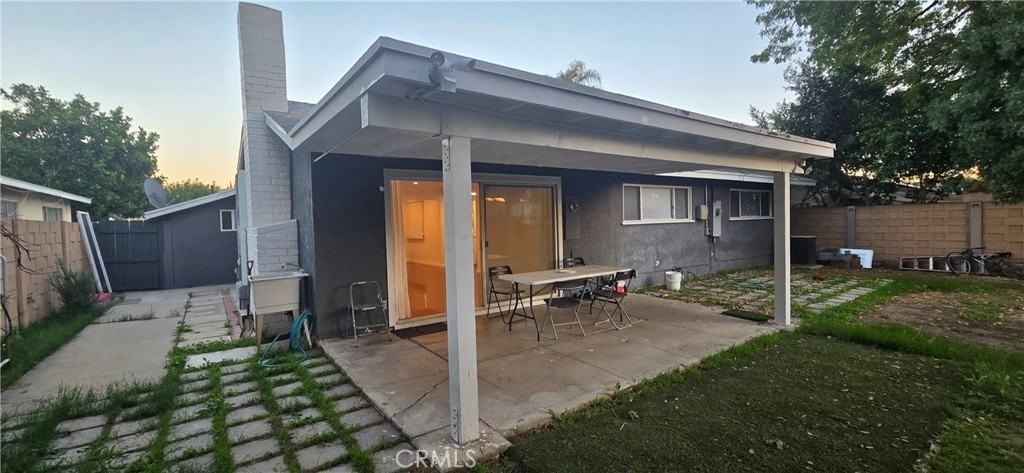 10937 Collett Avenue - Photo 4 of 19