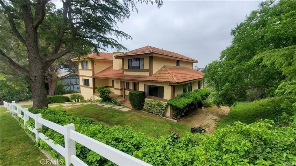 2721 Broken Feather Lane - Photo 2 of 20