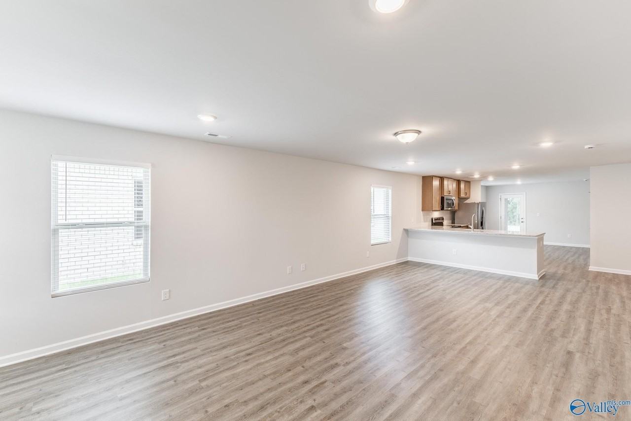 14764 Ravenel Dr - Photo 4 of 34