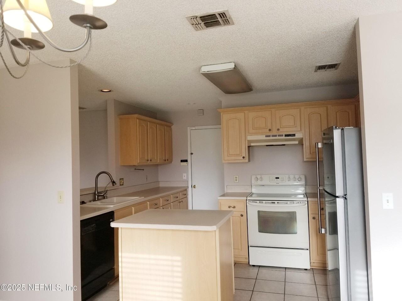 2159 Saint Martins Drive East - Photo 5 of 39