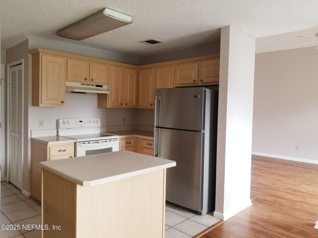 2159 Saint Martins Drive East - Photo 6 of 39